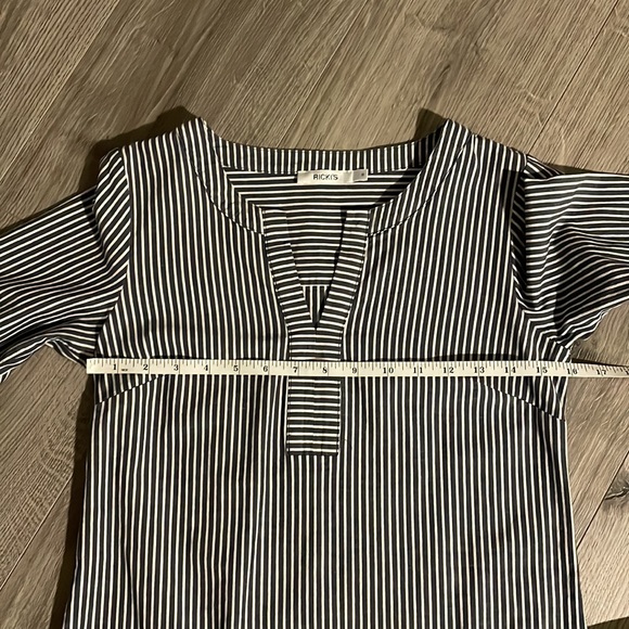 Blue and white pinstriped VNeck Tunic  with Flared Sleeves . - Picture 4 of 5